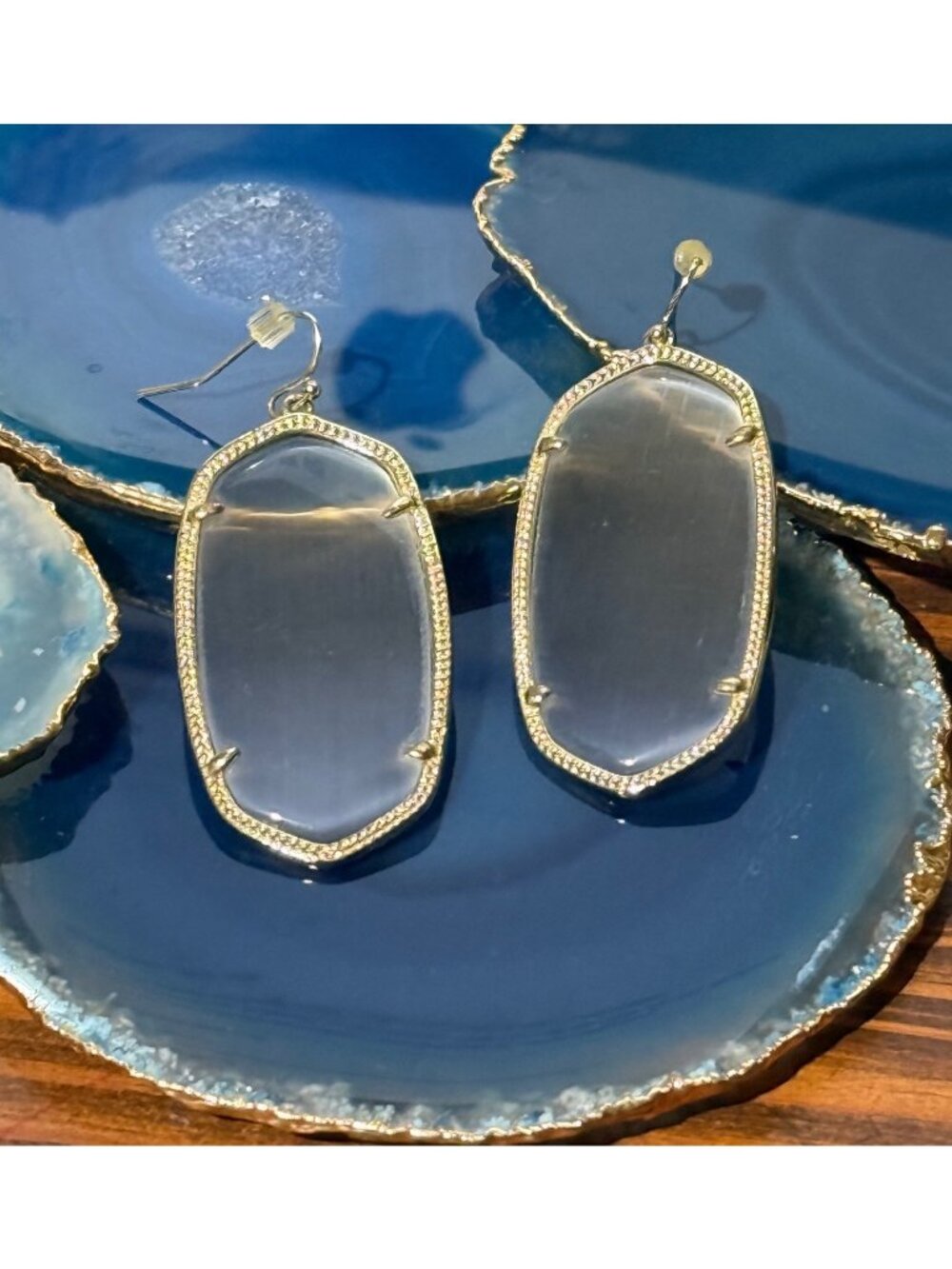 Kendra Scott Elle gold tone dangle pierced earrings cloudy/translucent slate gra